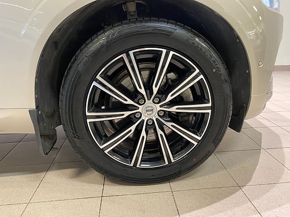 Volvo XC60 3 of 5