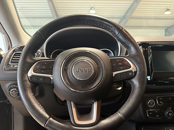 Jeep Compass 13 of 23