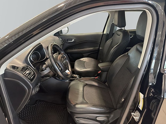 Jeep Compass 12 of 23
