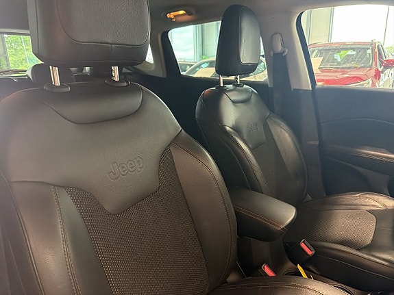 Jeep Compass 21 of 23