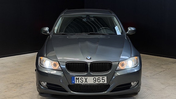 BMW 320 2 of 5
