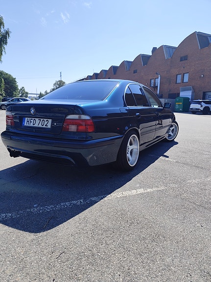 BMW 540i 3 of 5