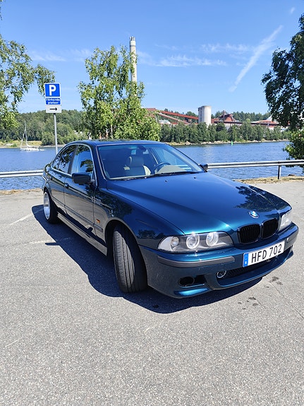 BMW 540i 4 of 5