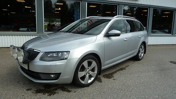 Skoda Octavia 2 of 5