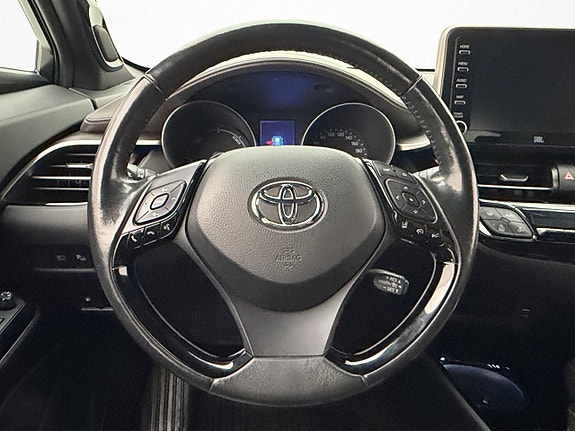 Toyota C-HR 12 of 30