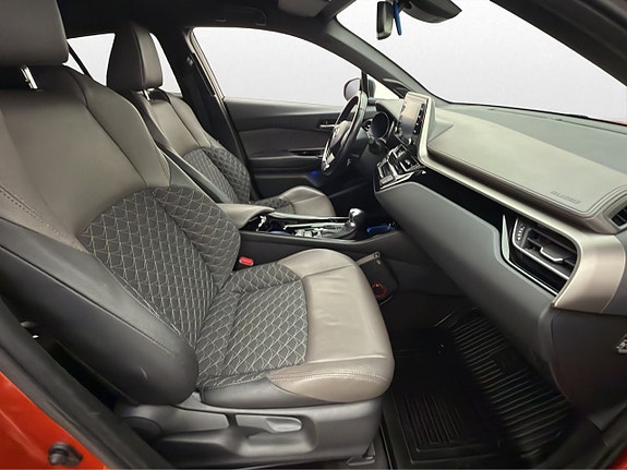 Toyota C-HR 10 of 30
