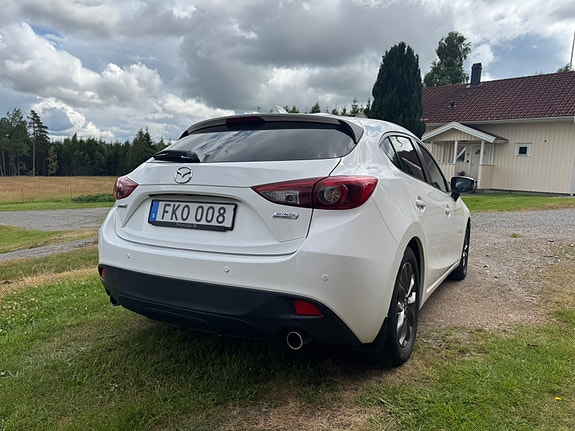 Mazda 3 4 of 5