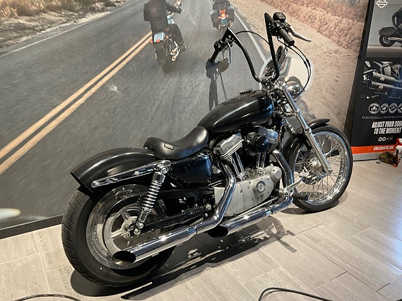 Harley-Davidson Sportster 883 2 of 6