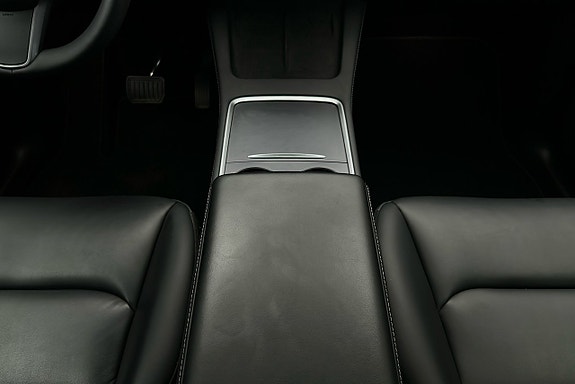 Tesla Model Y 8 of 26