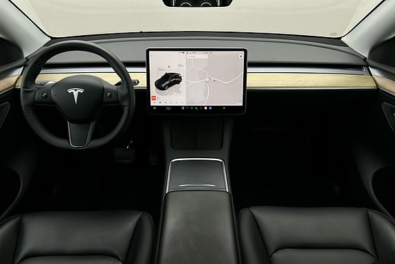 Tesla Model Y 6 of 26
