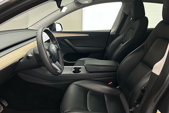 Tesla Model Y 9 of 26