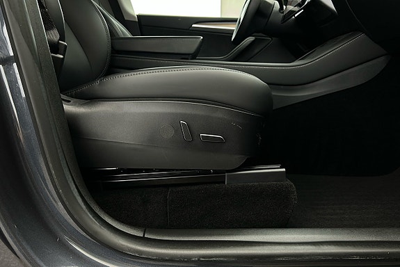 Tesla Model Y 19 of 26