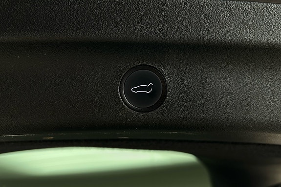Tesla Model Y 14 of 26