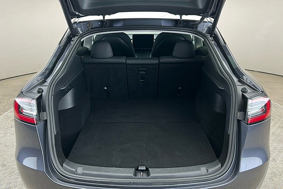 Tesla Model Y 13 of 26