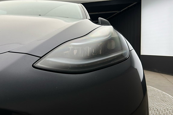 Tesla Model Y 10 of 26