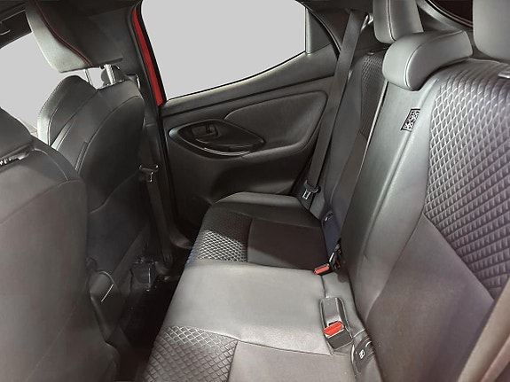 Toyota Yaris 11 of 20