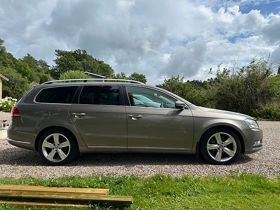 Volkswagen Passat 2 of 5