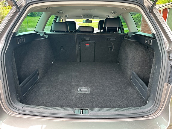 Volkswagen Passat 9 of 16