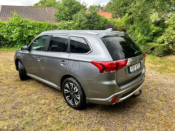 Mitsubishi Outlander 2 of 8