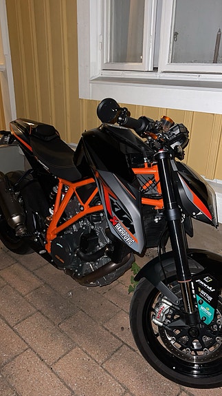 KTM 1290 Super Duke R 2 of 2