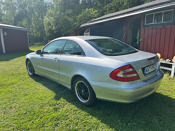 Mercedes-Benz CLK200 2 of 5