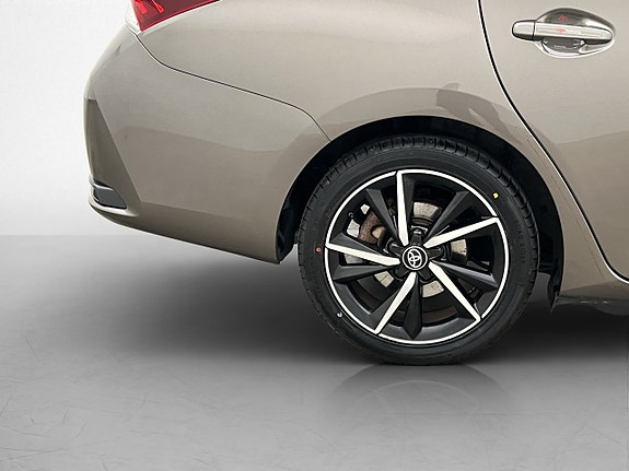 Toyota Auris 30 of 30