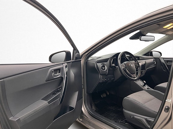 Toyota Auris 10 of 30