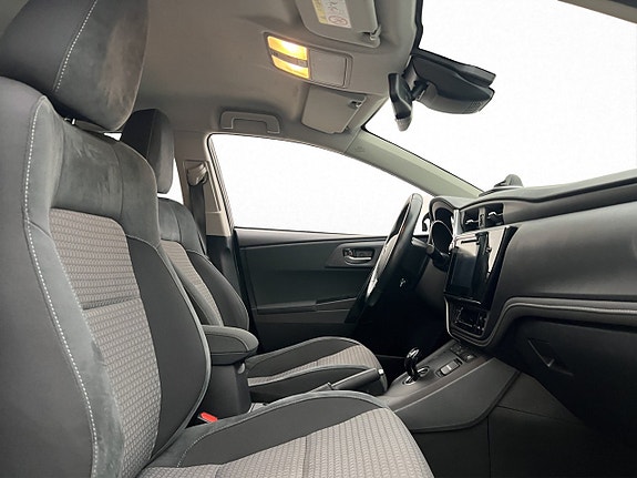 Toyota Auris 14 of 30
