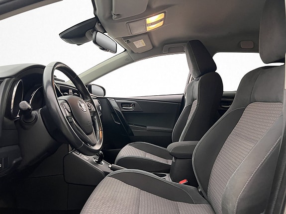 Toyota Auris 11 of 30