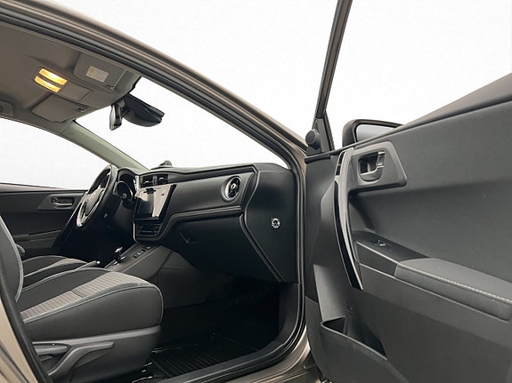 Toyota Auris 15 of 30