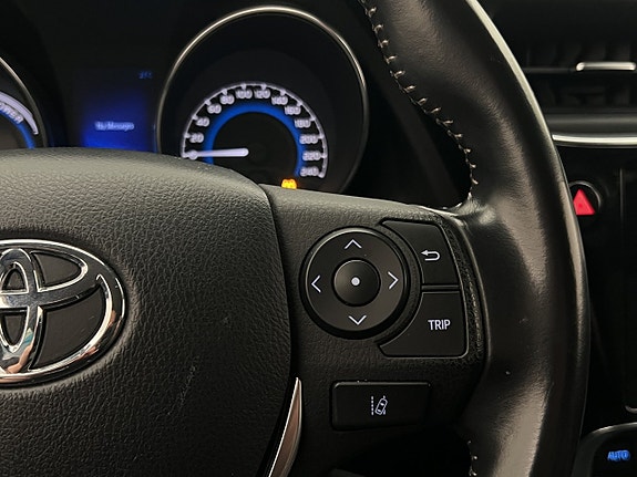 Toyota Auris 19 of 30