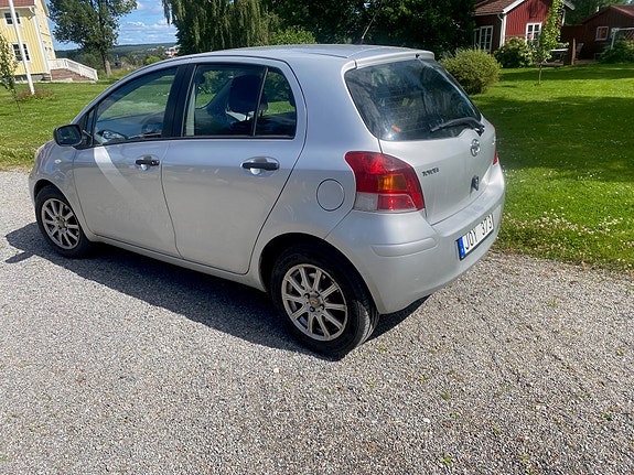 Toyota Yaris 3 of 3