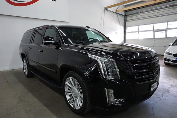 Cadillac Escalade 5 of 5