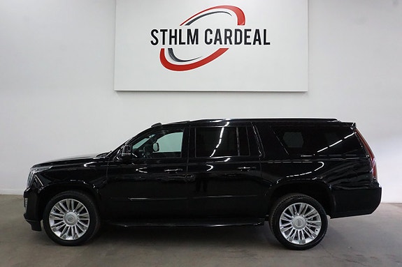 Cadillac Escalade 2 of 5