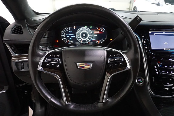 Cadillac Escalade 16 of 30