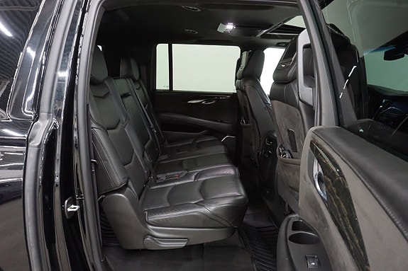 Cadillac Escalade 12 of 30
