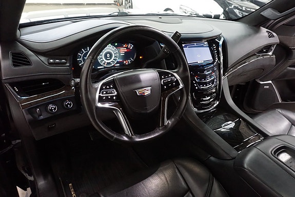 Cadillac Escalade 15 of 30