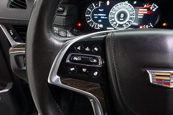 Cadillac Escalade 17 of 30