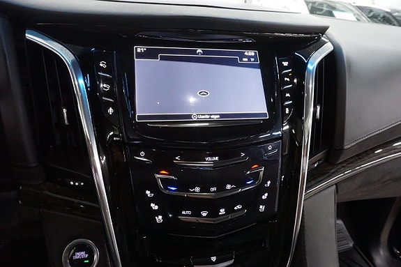 Cadillac Escalade 19 of 30
