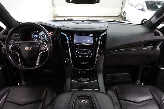 Cadillac Escalade 14 of 30