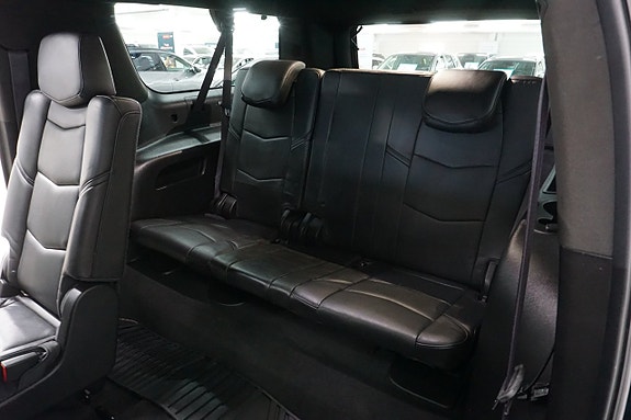 Cadillac Escalade 9 of 30