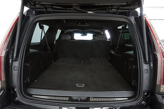 Cadillac Escalade 11 of 30