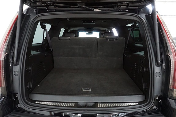 Cadillac Escalade 10 of 30