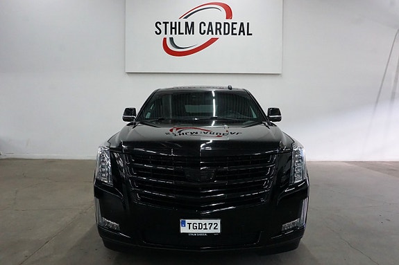 Cadillac Escalade 4 of 5