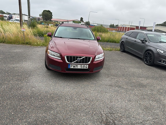 Volvo V70 2 of 5