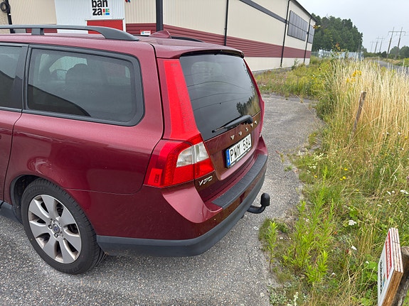 Volvo V70 3 of 5
