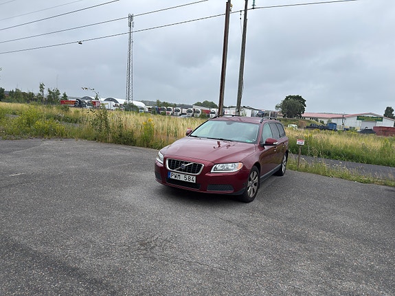 Volvo V70 4 of 5