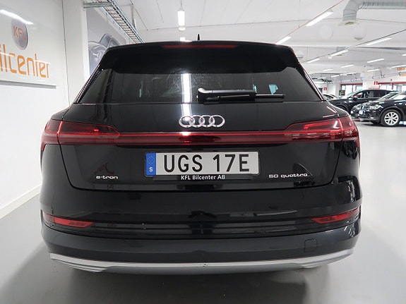 Audi e-tron 8 of 30