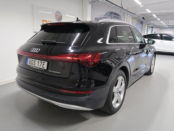 Audi e-tron 7 of 30