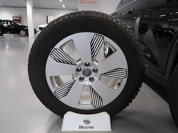 Audi e-tron 14 of 30